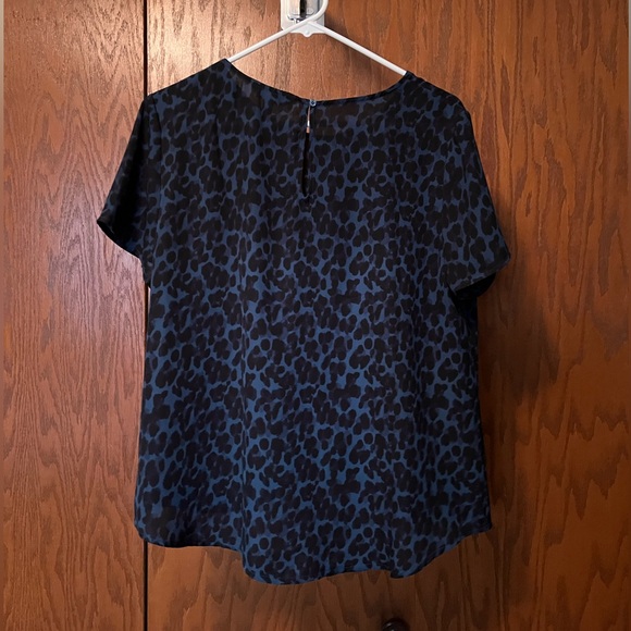 Banana Republic Blue Cheetah Print short sleeve shirt - Picture 3 of 5